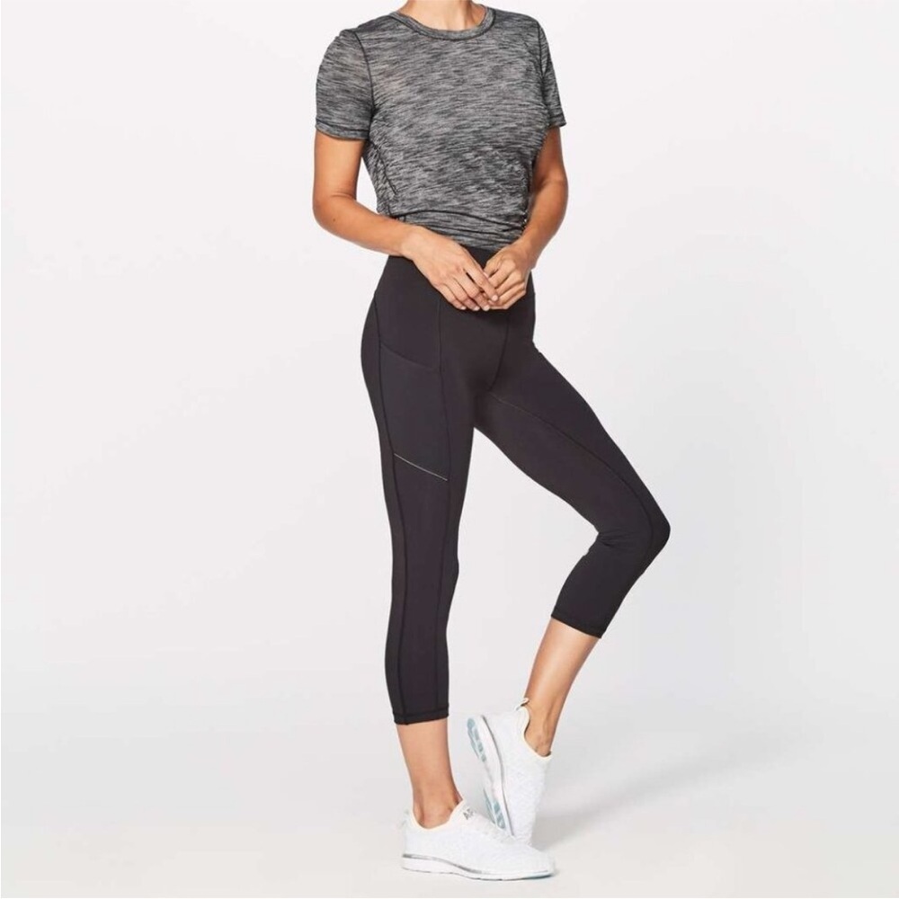 Lululemon Speed Up Crop 21" in Black